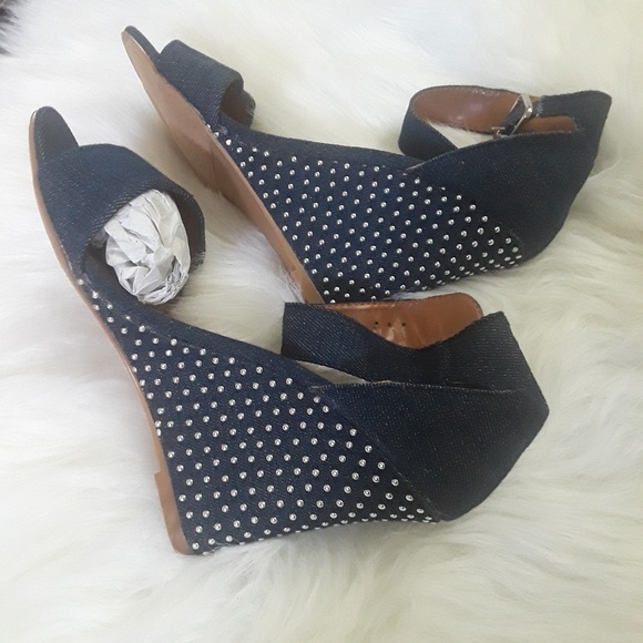 Wedge - Picture 2 of 2